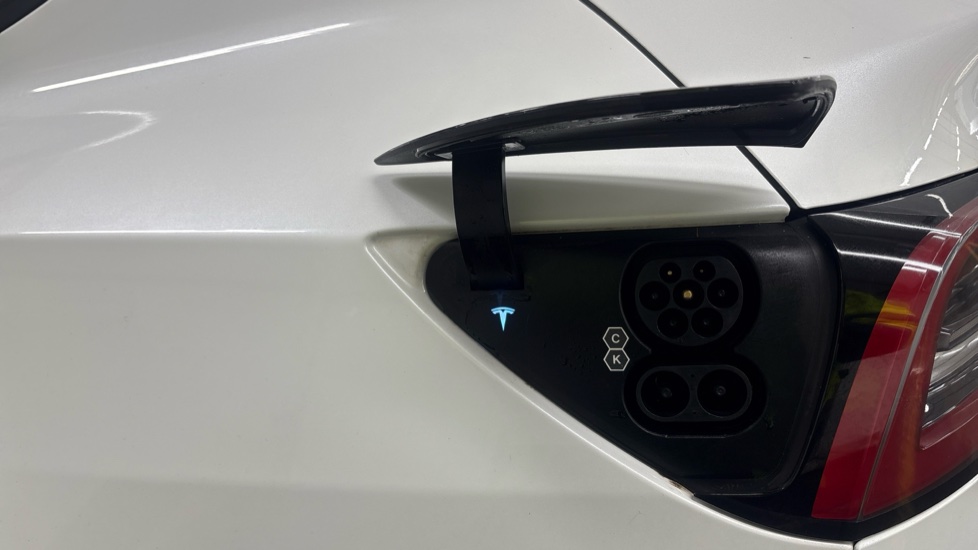 TESLA MODEL Y HATCHBACK Long Range AWD 5dr Auto