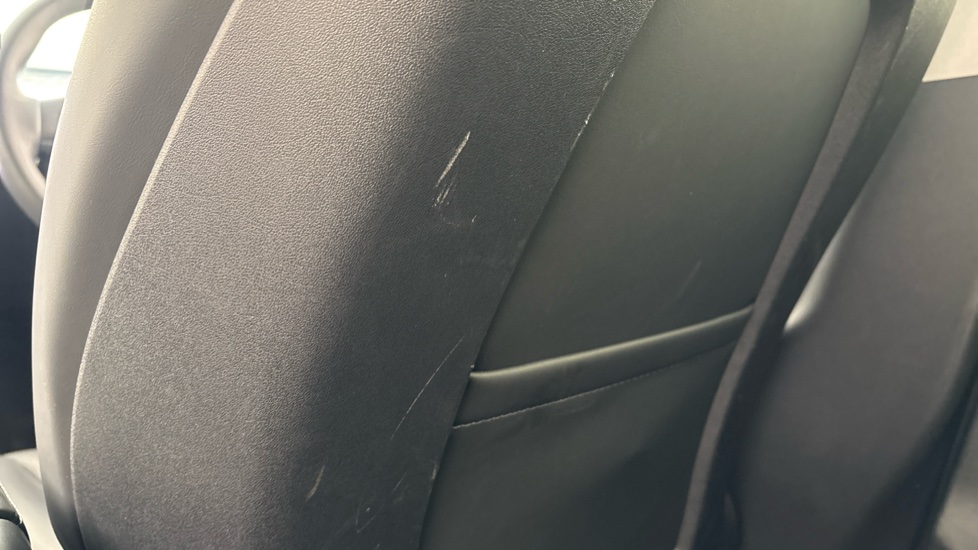 TESLA MODEL Y HATCHBACK RWD 5dr Auto