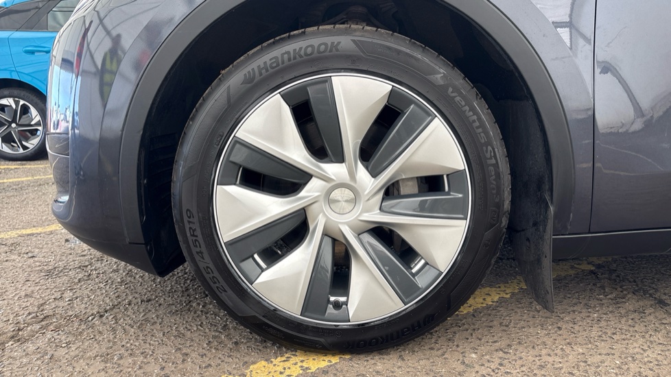 TESLA MODEL Y HATCHBACK RWD 5dr Auto