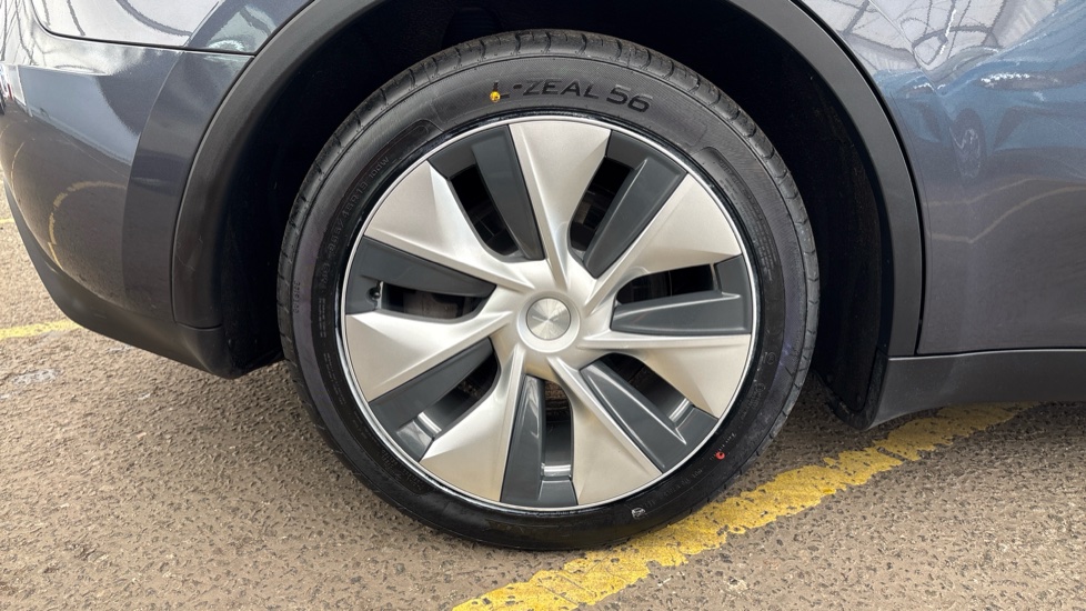TESLA MODEL Y HATCHBACK RWD 5dr Auto