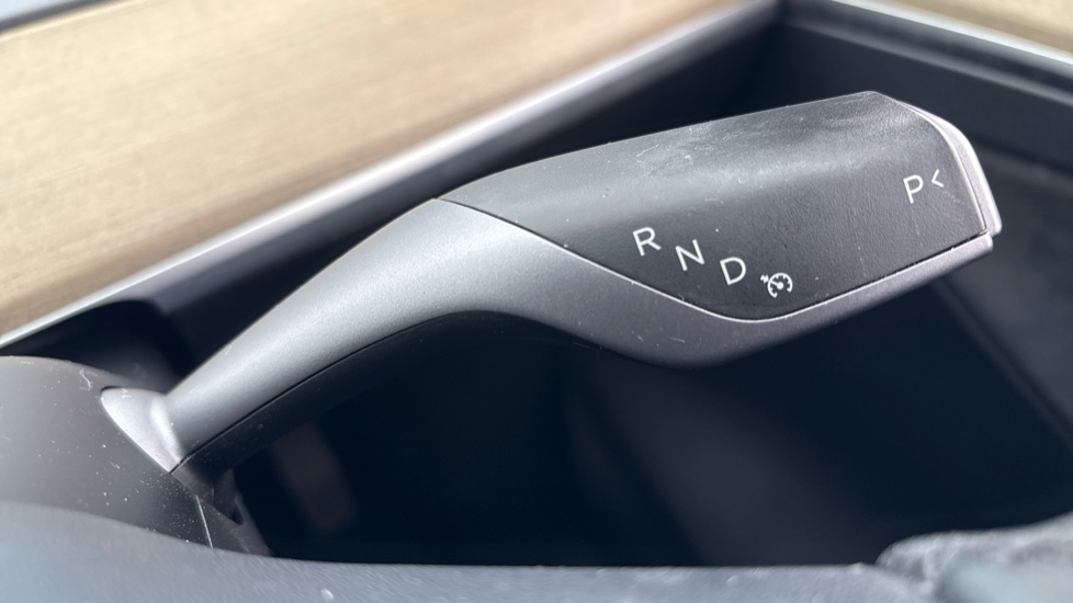 TESLA MODEL Y HATCHBACK RWD 5dr Auto