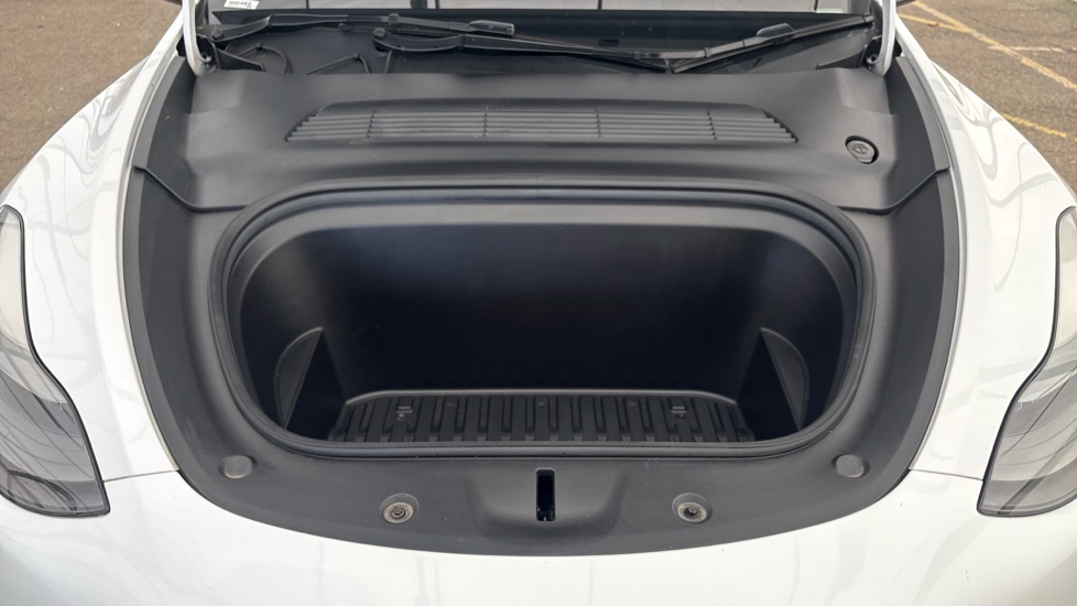 TESLA MODEL Y Image 16