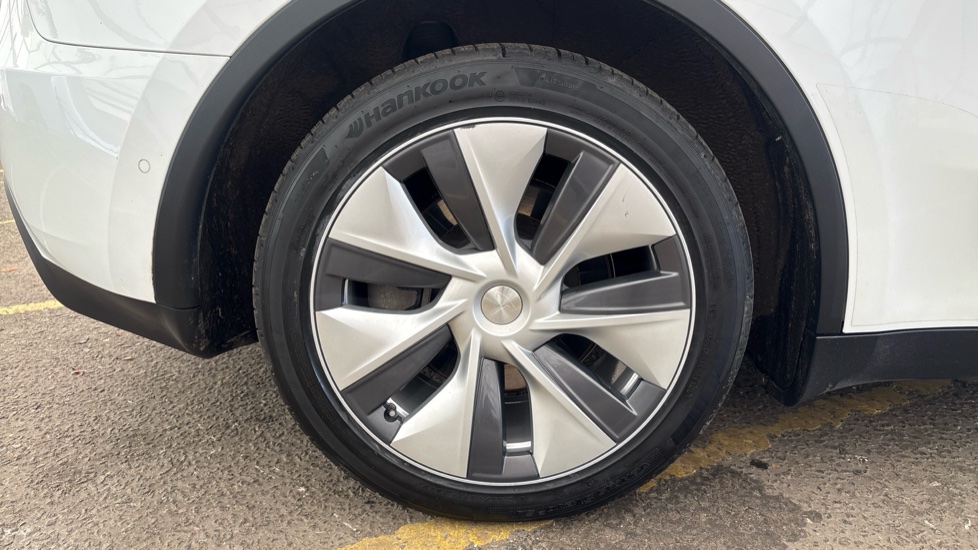 TESLA MODEL Y Image 19