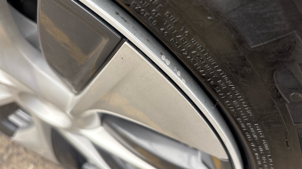 TESLA MODEL Y scuff