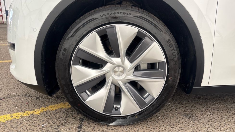TESLA MODEL Y Image 17