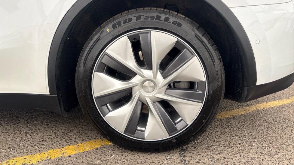 TESLA MODEL Y Image 18