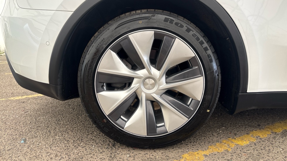 TESLA MODEL Y Image 19