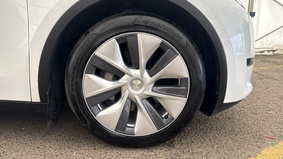 TESLA MODEL Y Image 20