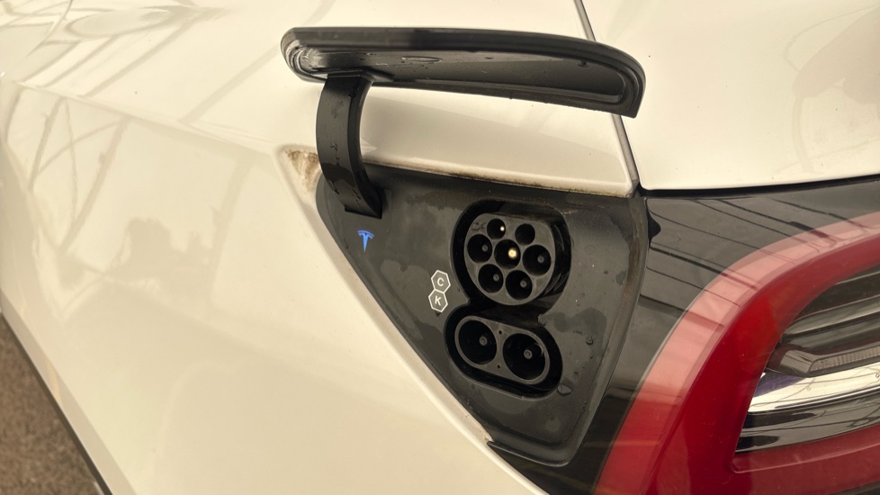 TESLA MODEL Y Image 21