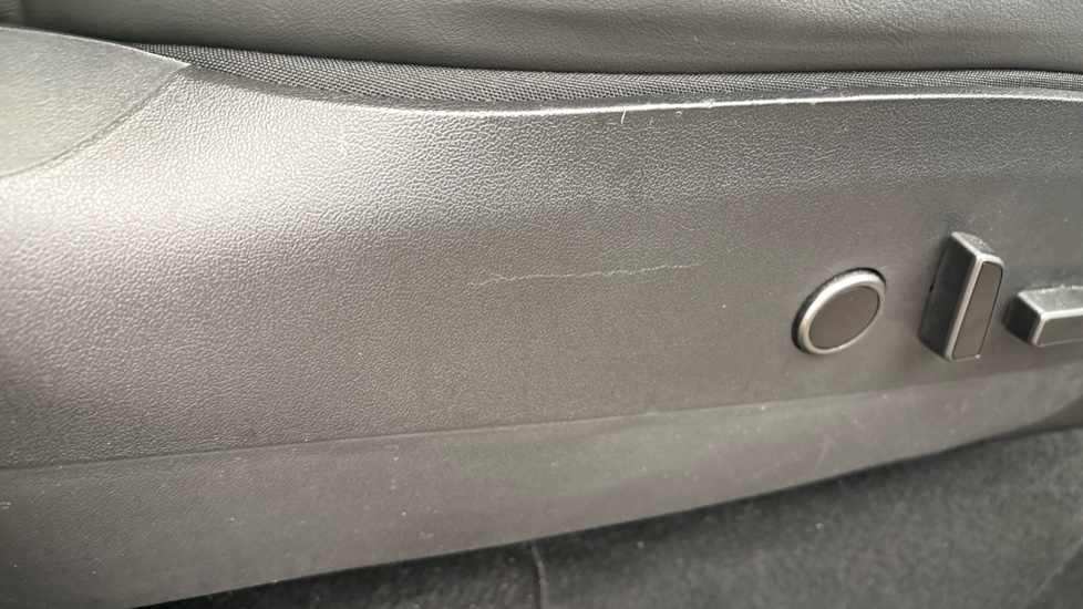 TESLA MODEL Y Scratches