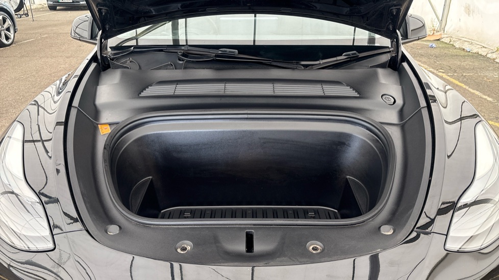 TESLA MODEL Y Image 16