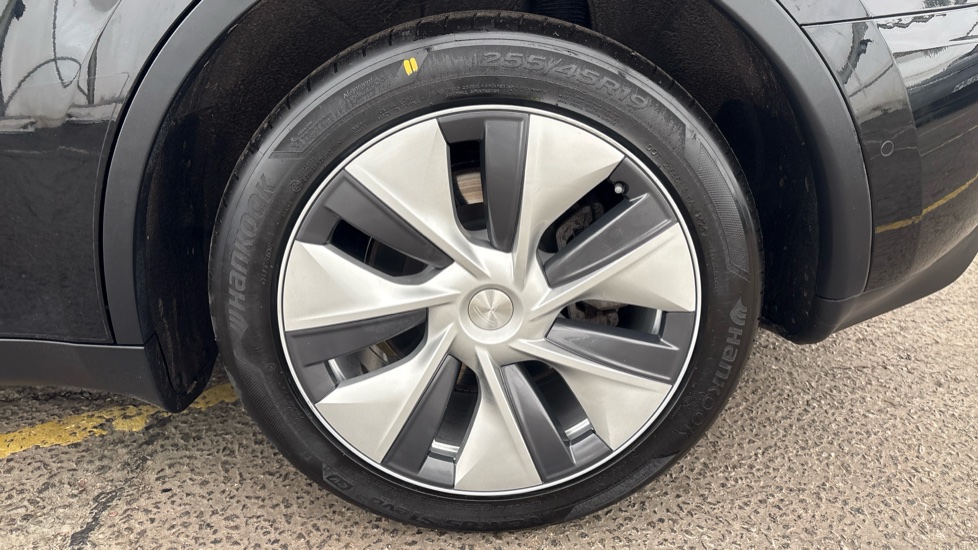 TESLA MODEL Y Image 18