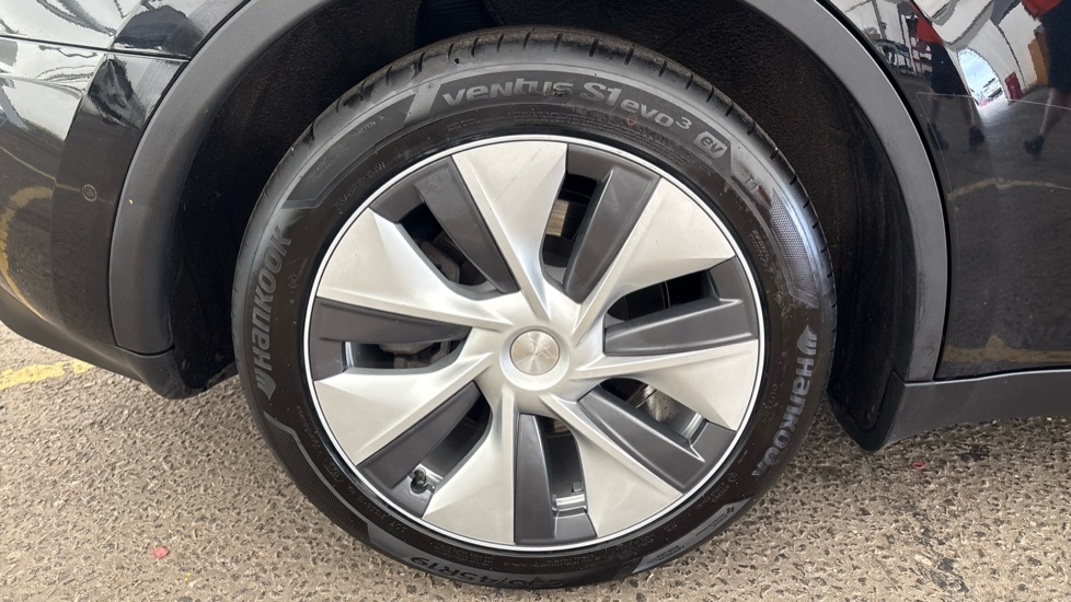 TESLA MODEL Y Image 19