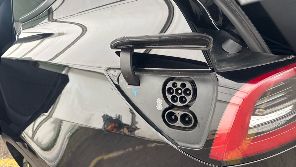 TESLA MODEL Y Image 21