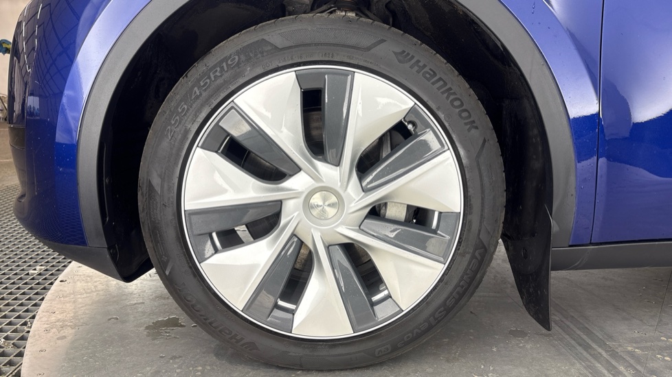 TESLA MODEL Y HATCHBACK RWD 5dr Auto