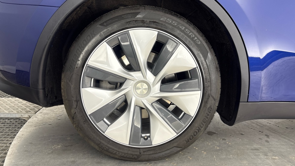 TESLA MODEL Y HATCHBACK RWD 5dr Auto