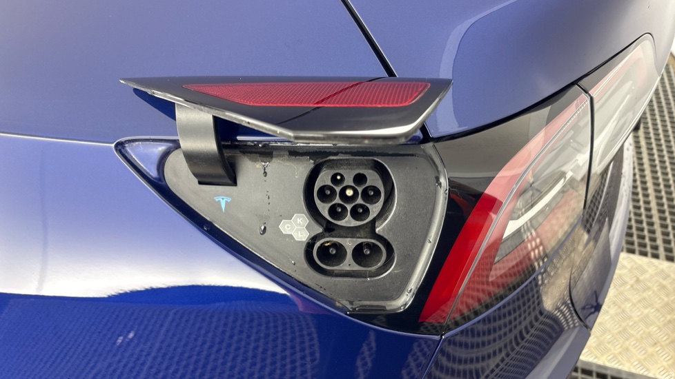 TESLA MODEL Y HATCHBACK RWD 5dr Auto