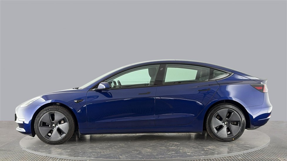 TESLA MODEL 3 Image 2