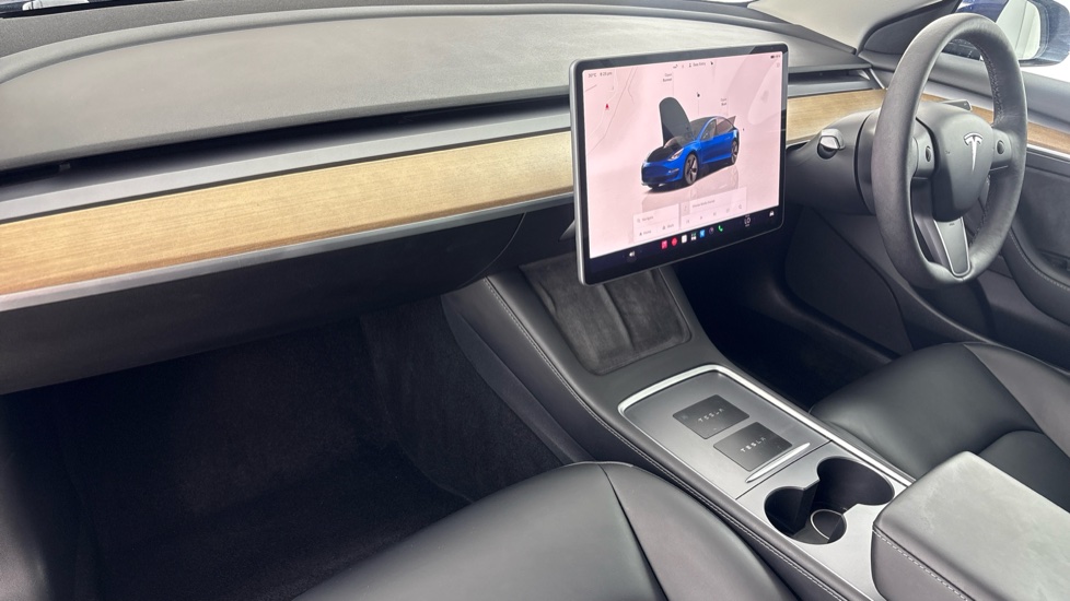 TESLA MODEL 3 Image 10