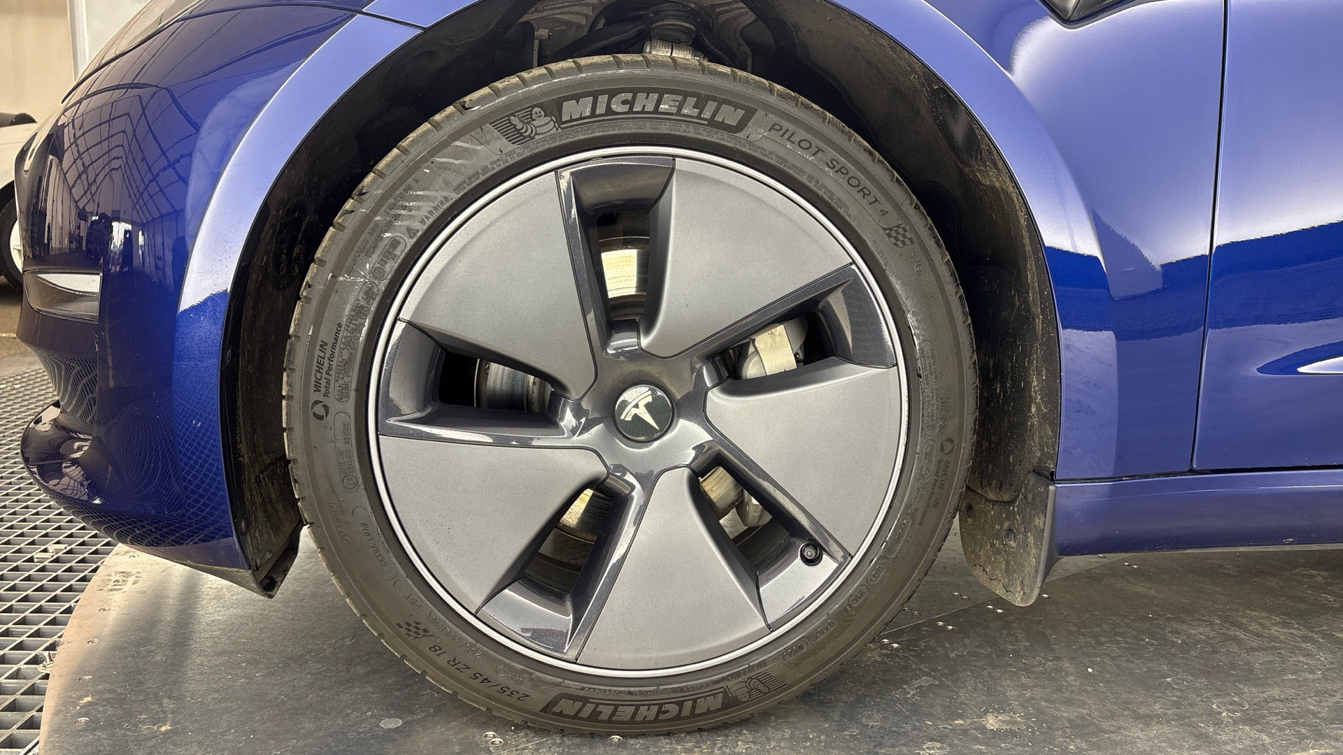 TESLA MODEL 3 MODEL 3 SALOON Long Range AWD 4dr Auto