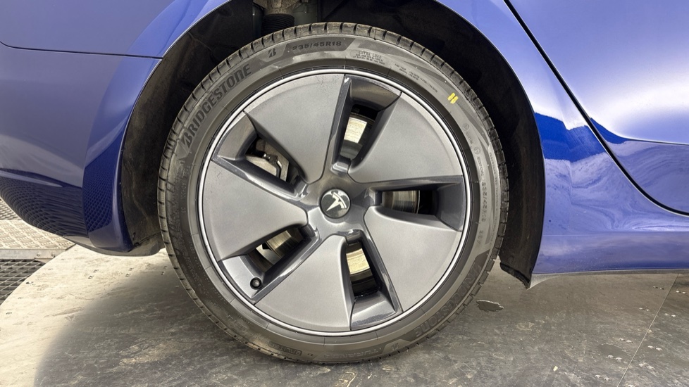 TESLA MODEL 3 Image 19