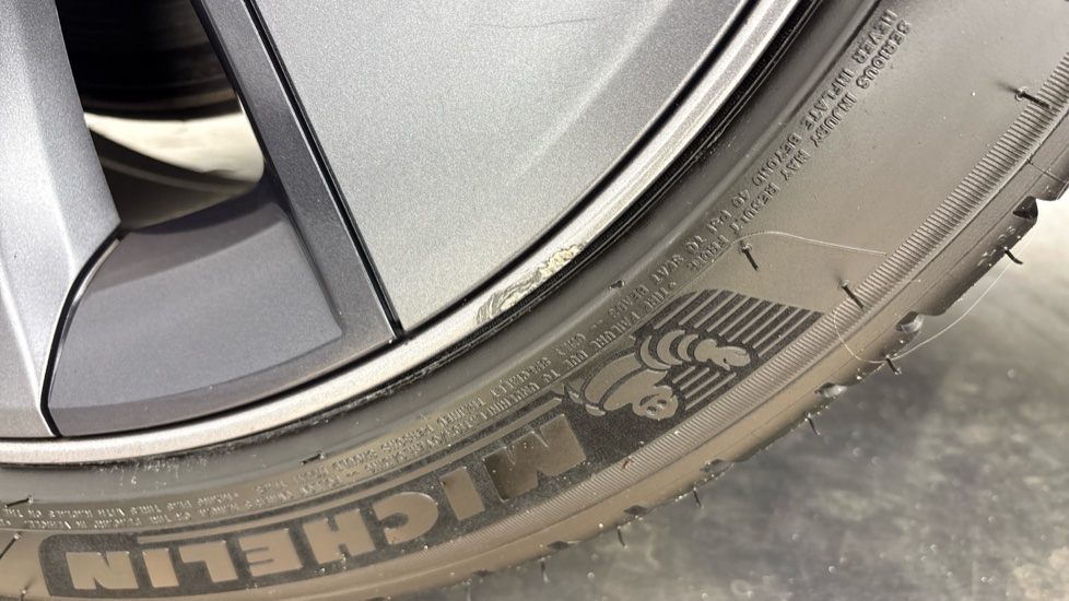 TESLA MODEL 3 Scuff