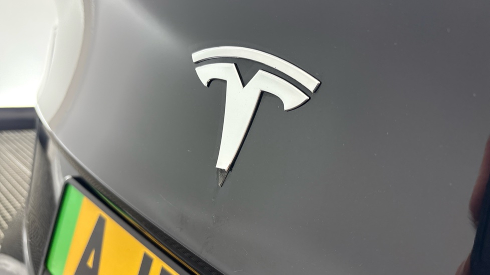 TESLA MODEL 3 Damaged