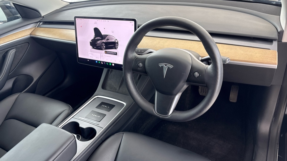 TESLA MODEL 3 Image 9