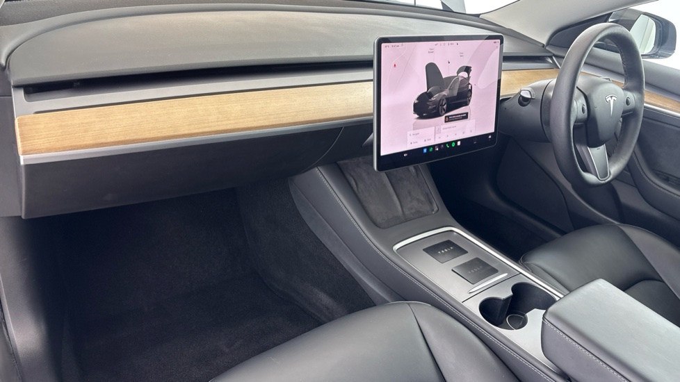 TESLA MODEL 3 Image 10