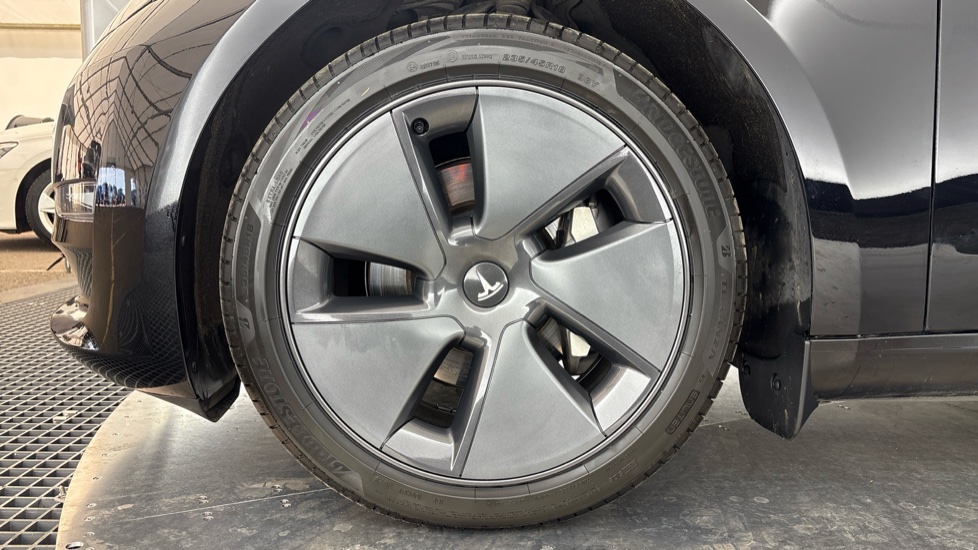 TESLA MODEL 3 Image 17