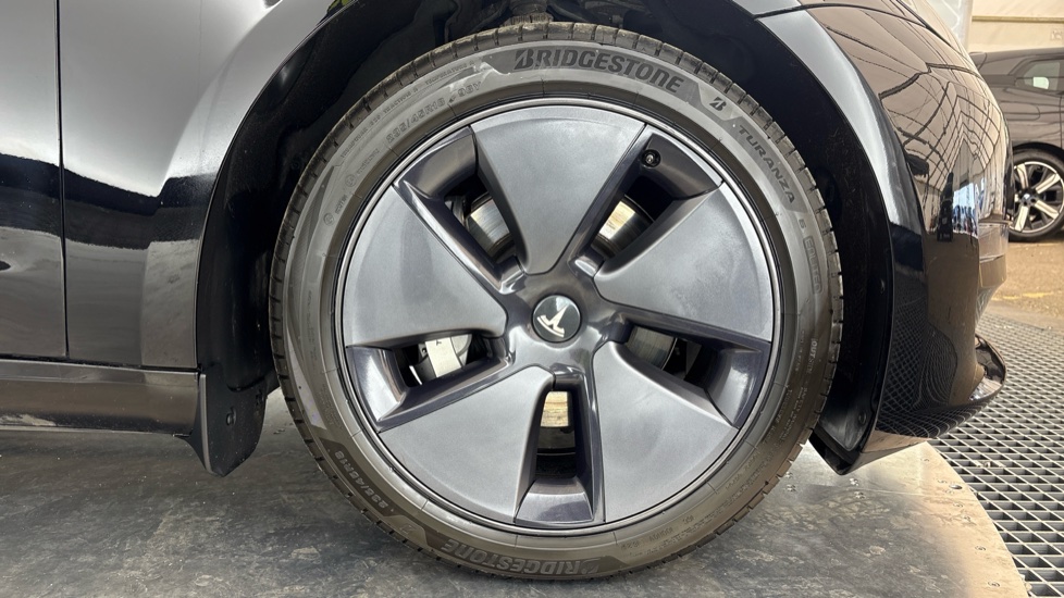 TESLA MODEL 3 Image 20