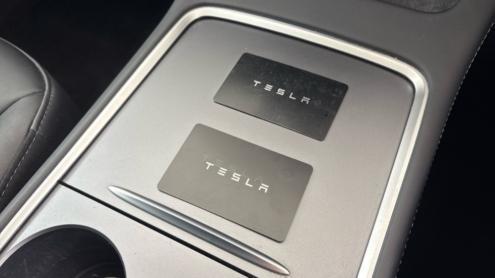 TESLA MODEL 3 2 keys available
