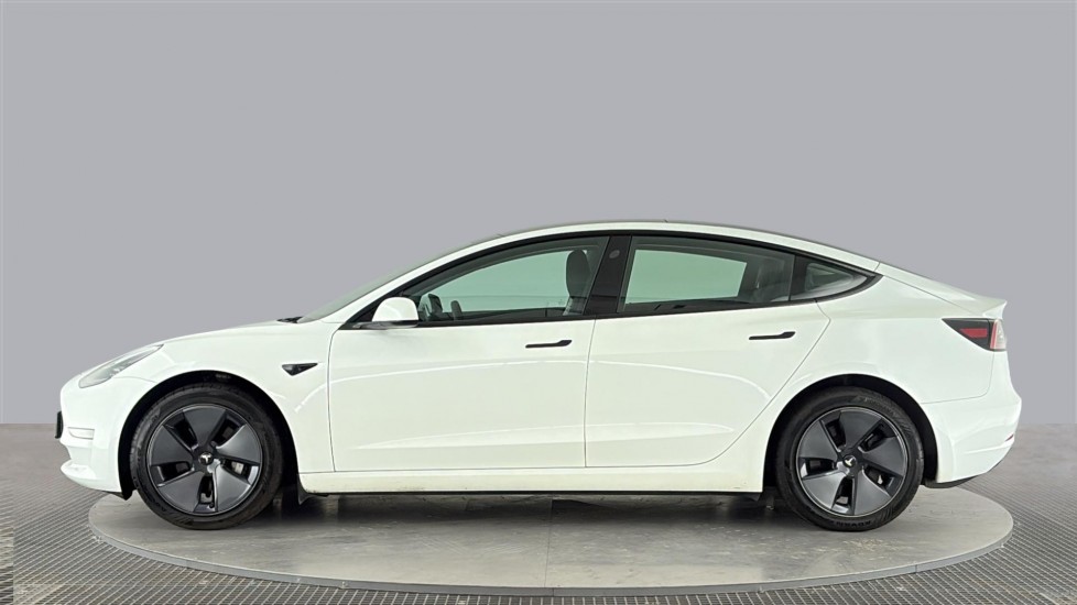 TESLA MODEL 3 Image 2