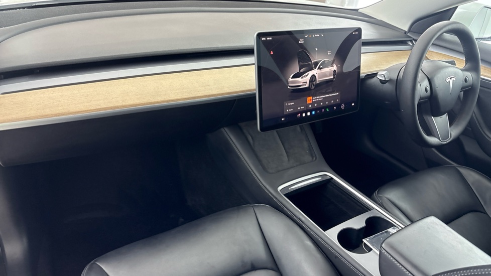 TESLA MODEL 3 Image 10