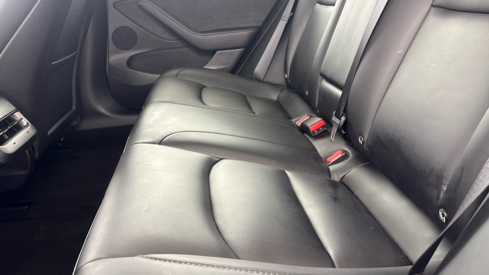 TESLA MODEL 3 Image 14