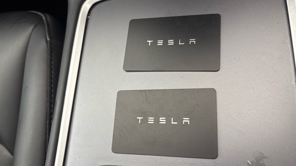 TESLA MODEL 3 two keys