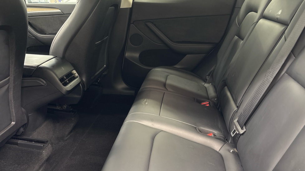TESLA MODEL Y HATCHBACK RWD 5dr Auto