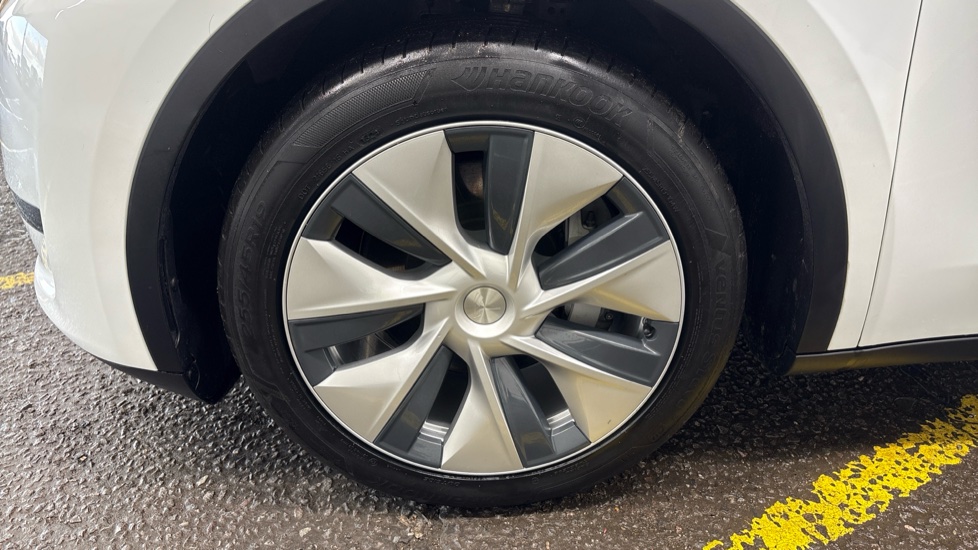 TESLA MODEL Y HATCHBACK RWD 5dr Auto