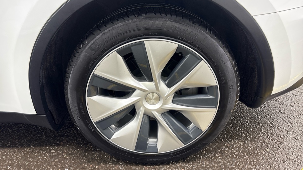 TESLA MODEL Y HATCHBACK RWD 5dr Auto