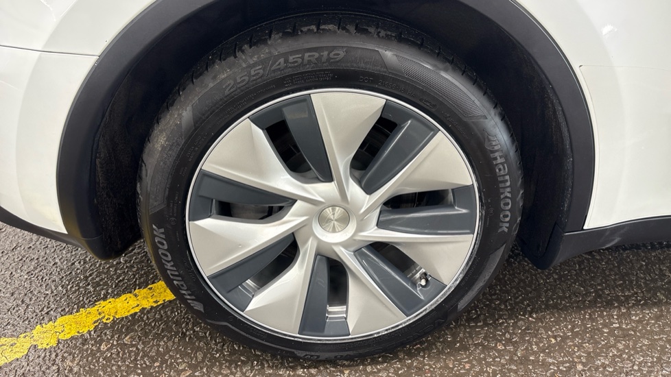 TESLA MODEL Y HATCHBACK RWD 5dr Auto