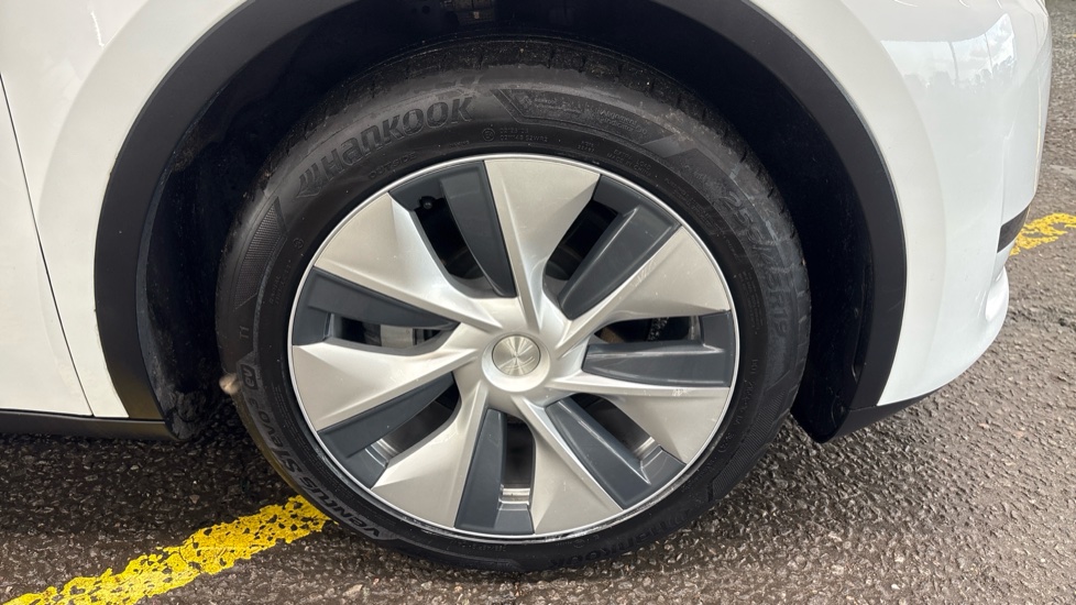 TESLA MODEL Y HATCHBACK RWD 5dr Auto