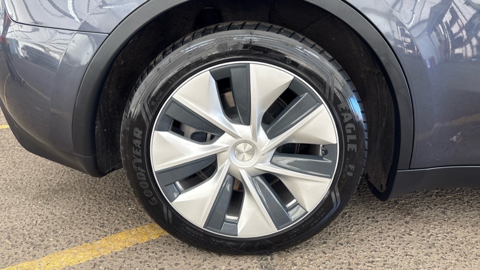 TESLA MODEL Y HATCHBACK RWD 5dr Auto