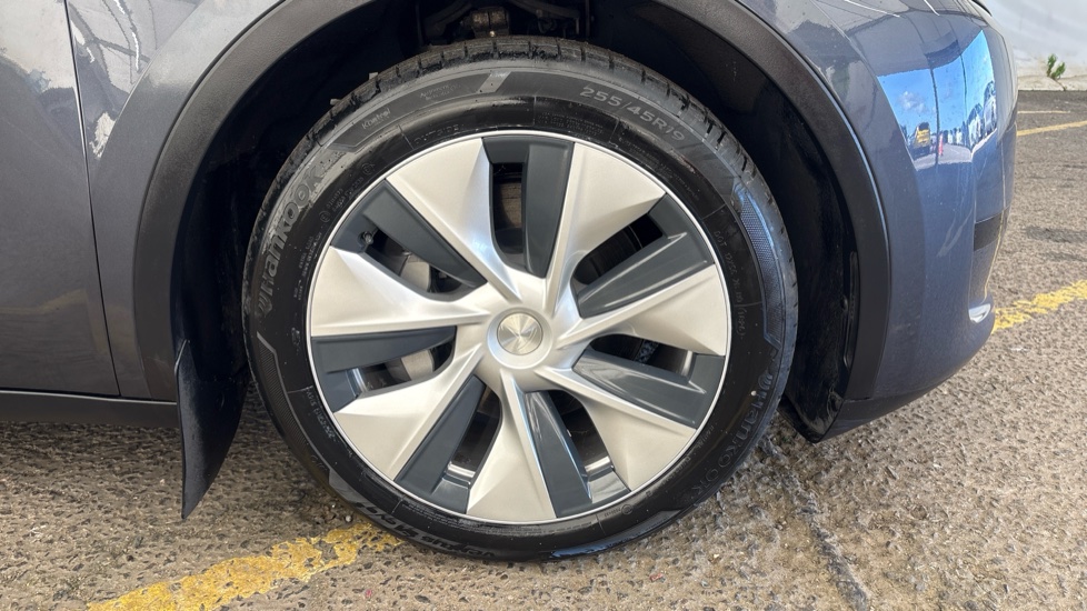 TESLA MODEL Y HATCHBACK RWD 5dr Auto