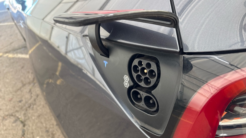 TESLA MODEL Y HATCHBACK RWD 5dr Auto