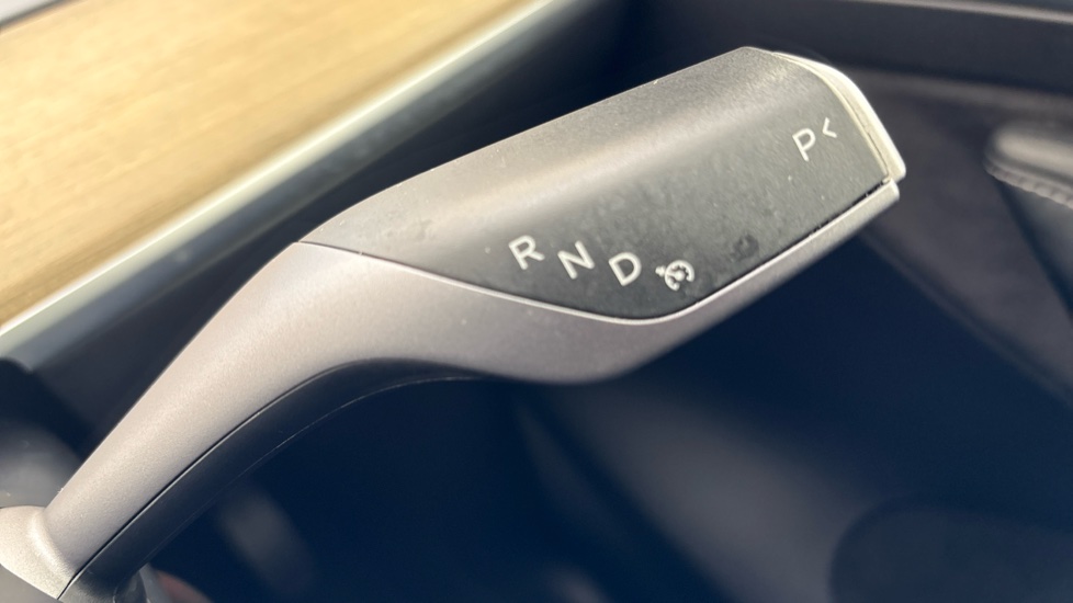 TESLA MODEL Y HATCHBACK RWD 5dr Auto