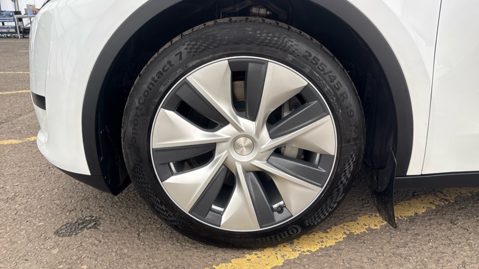 TESLA MODEL Y HATCHBACK RWD 5dr Auto