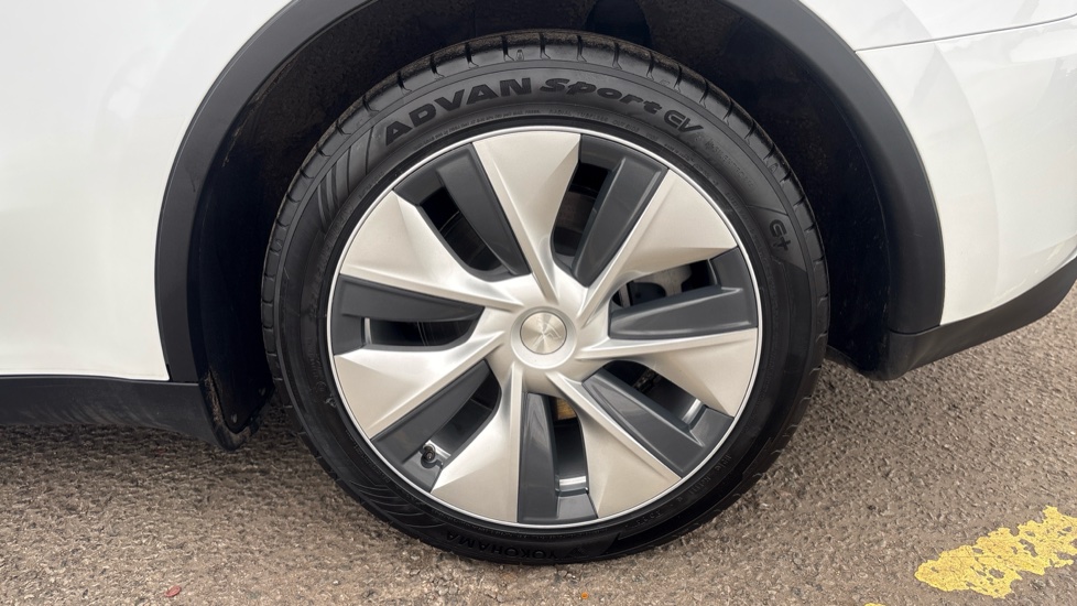 TESLA MODEL Y HATCHBACK RWD 5dr Auto