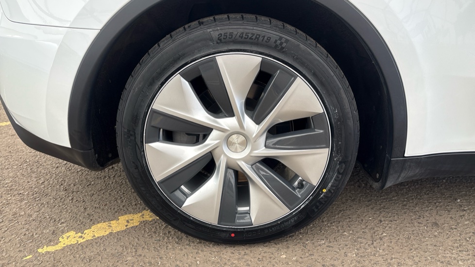 TESLA MODEL Y HATCHBACK RWD 5dr Auto