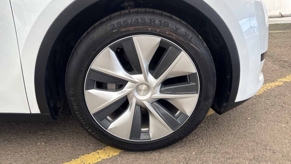 TESLA MODEL Y HATCHBACK RWD 5dr Auto
