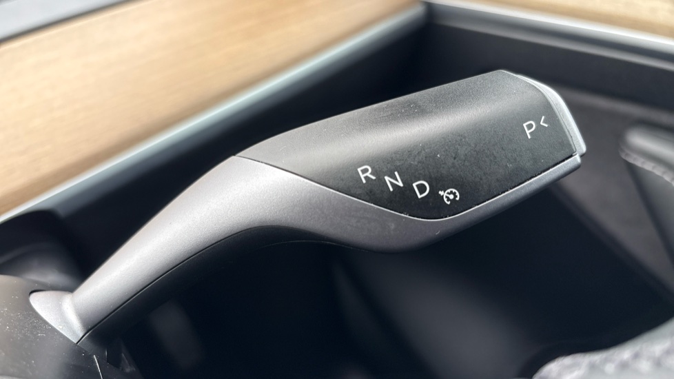 TESLA MODEL Y HATCHBACK RWD 5dr Auto